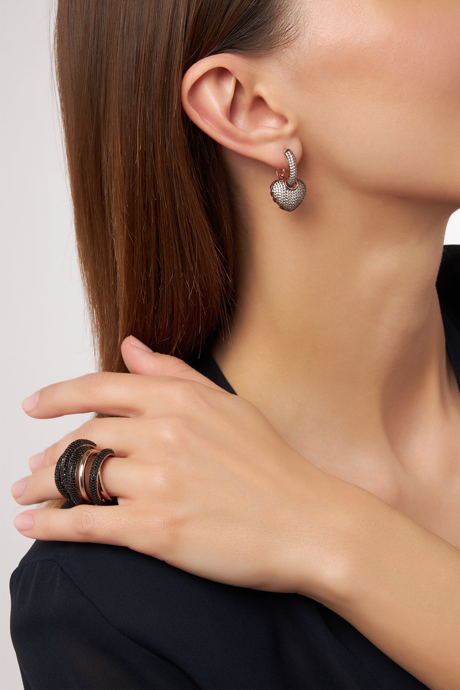 MELUSINA BIJOUX Tropfenohrringe mit Grau Herz