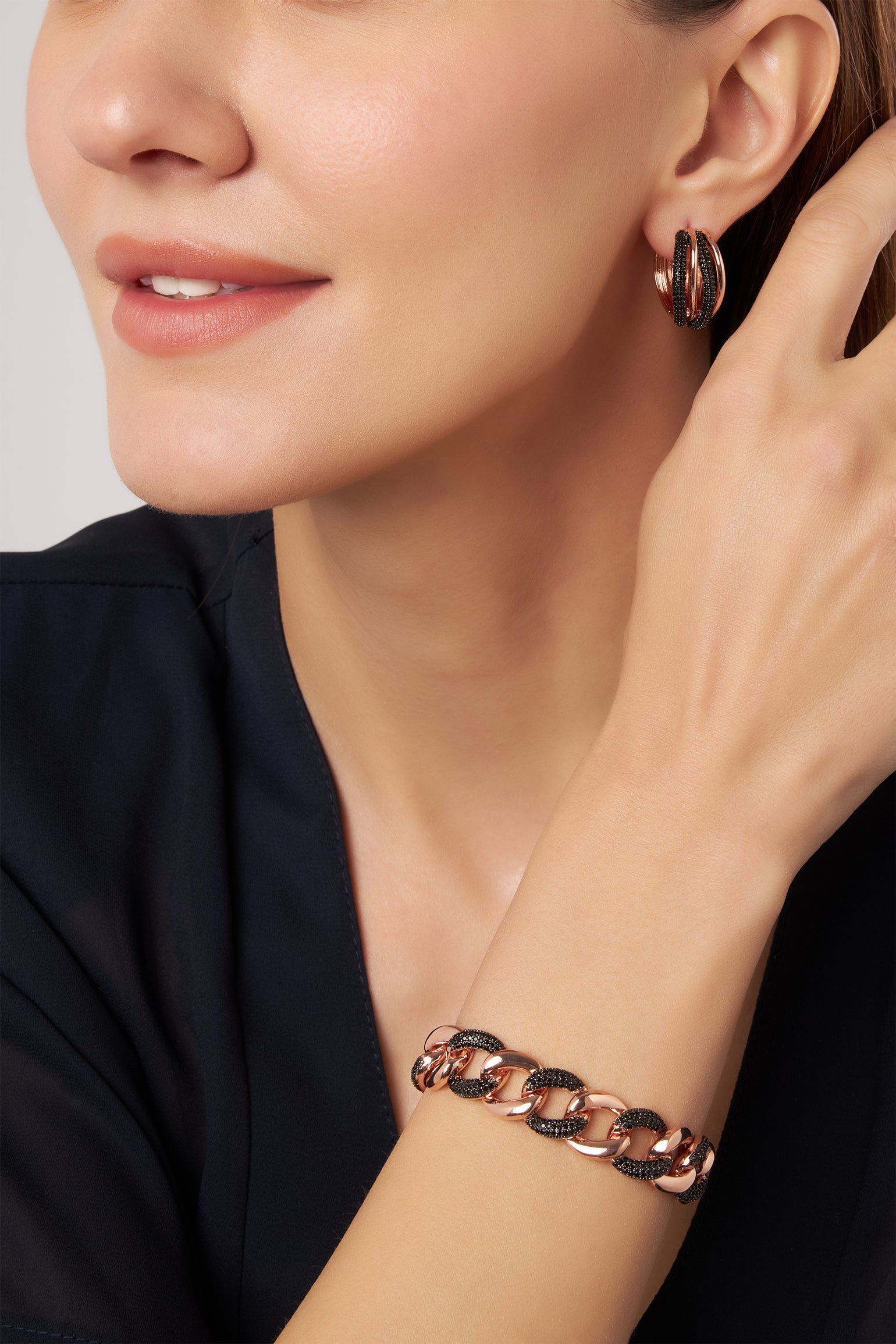 MELUSINA BIJOUX Schwarze geflochtene Drahtohrringe