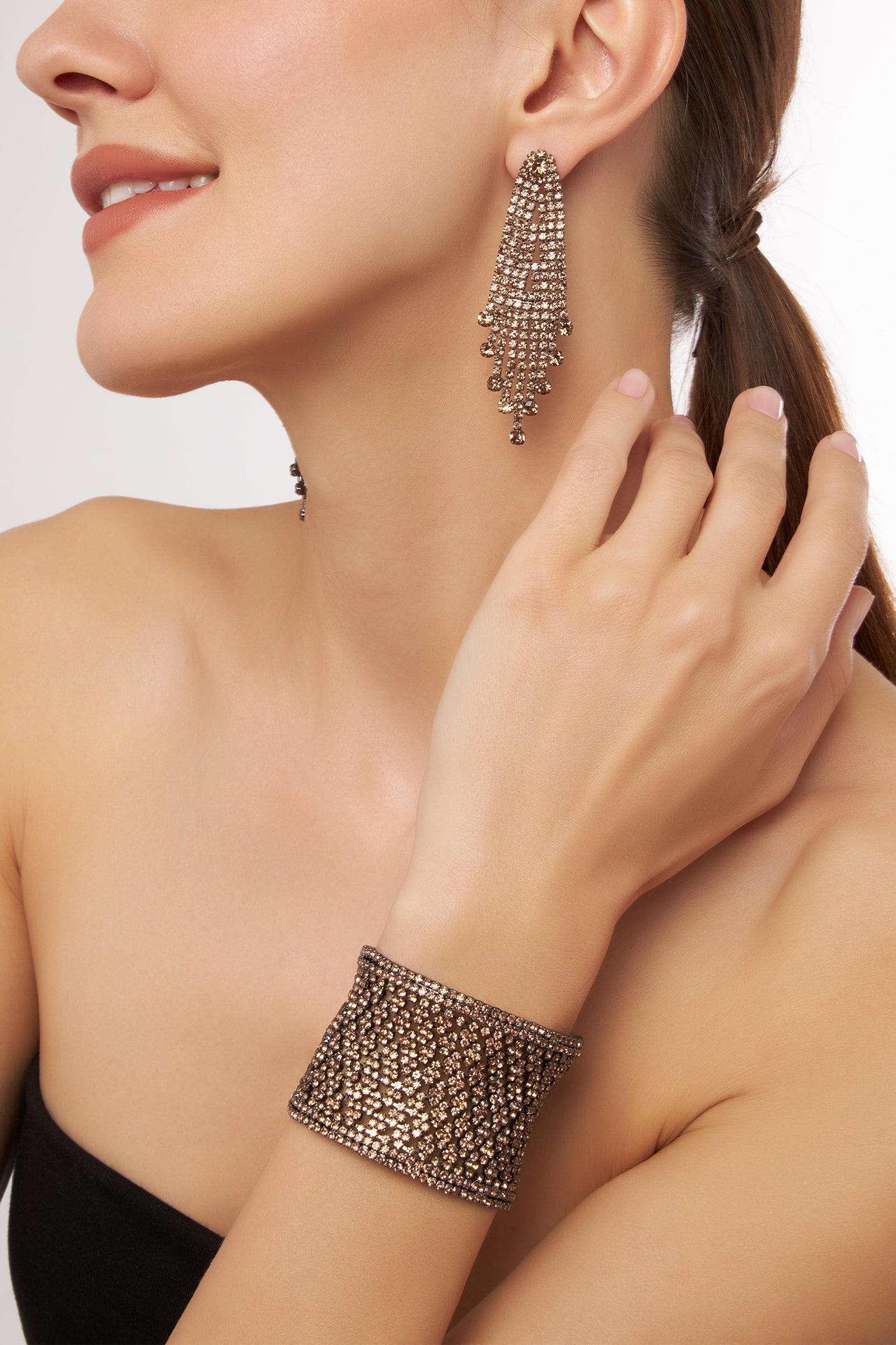 MELUSINA BIJOUX Kronleuchter-Ohrringe mit Champagner-Strasssteinen