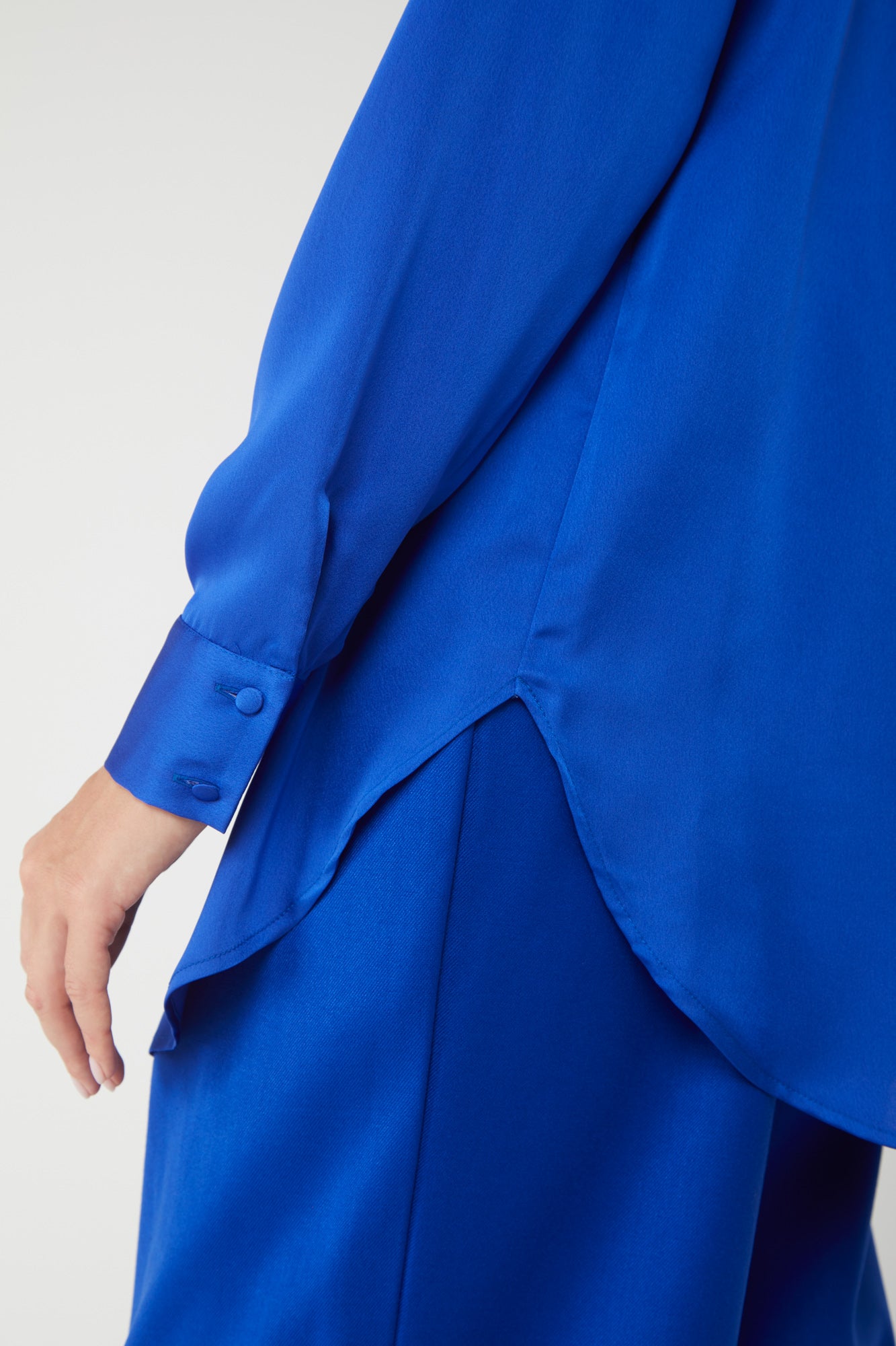 NINEMINUTES Electric Blau Satin-Hemd