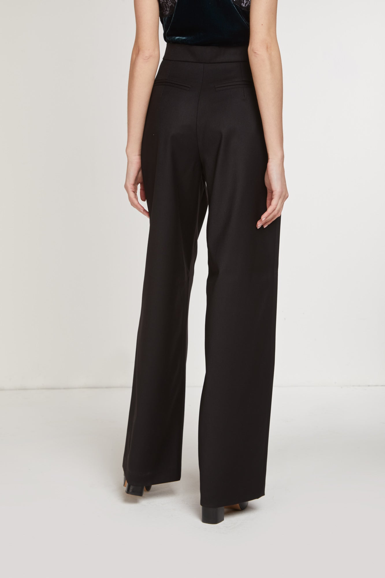 NINEMINUTES Hose The Crew Smocking Schwarz