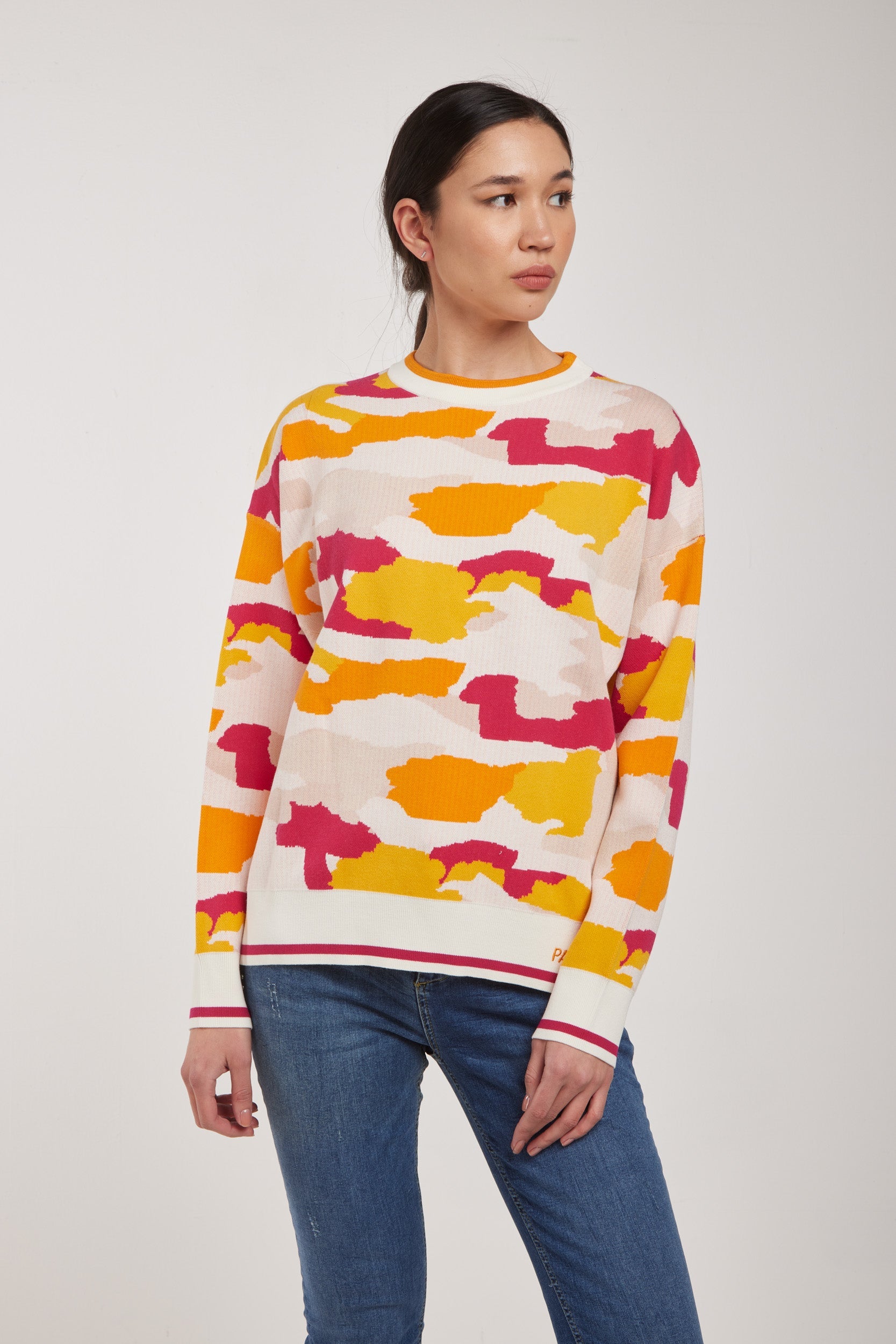 Mehrfarbiges Hemd mit Militärmuster von PATRIZIA PEPE