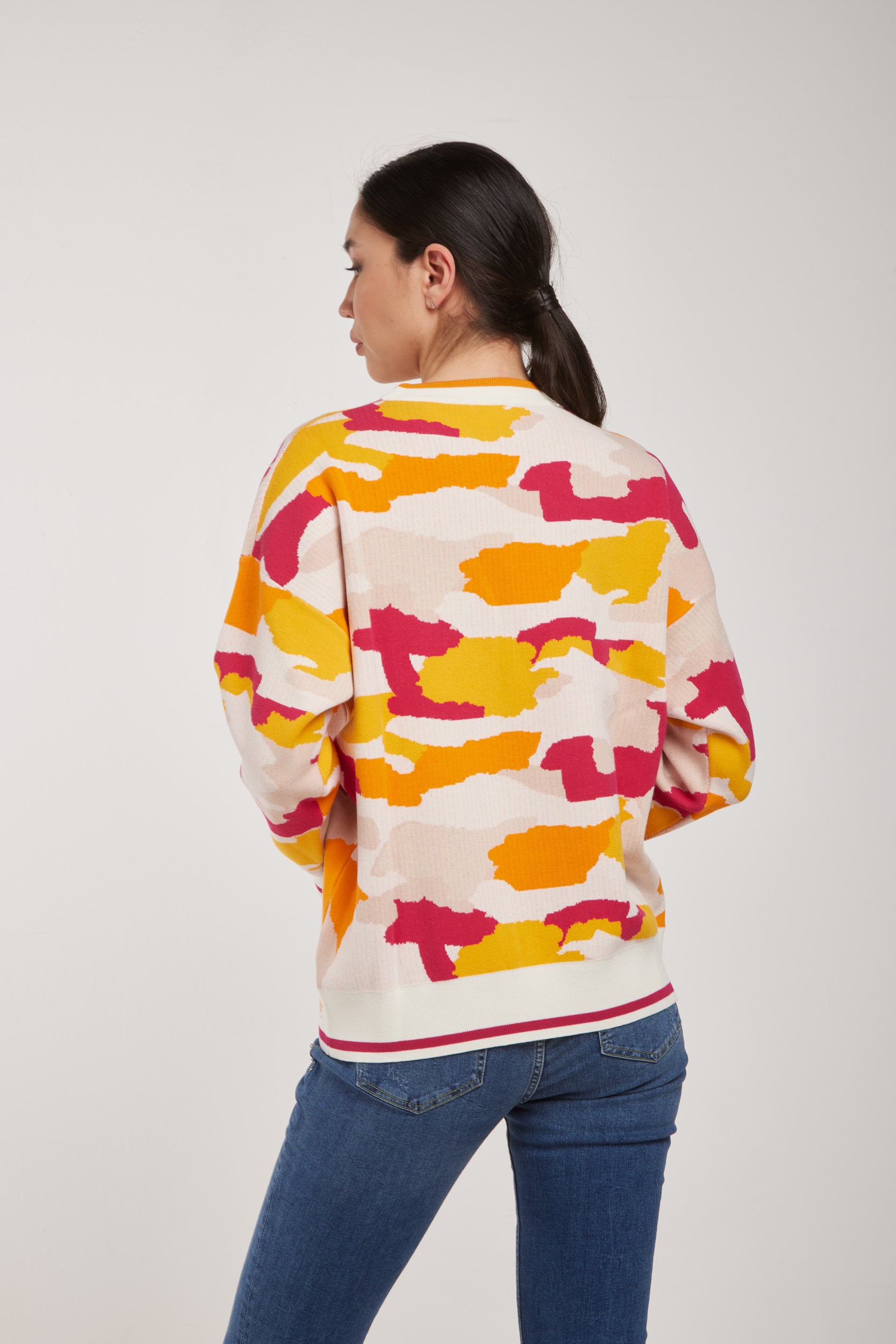 Mehrfarbiges Hemd mit Militärmuster von PATRIZIA PEPE