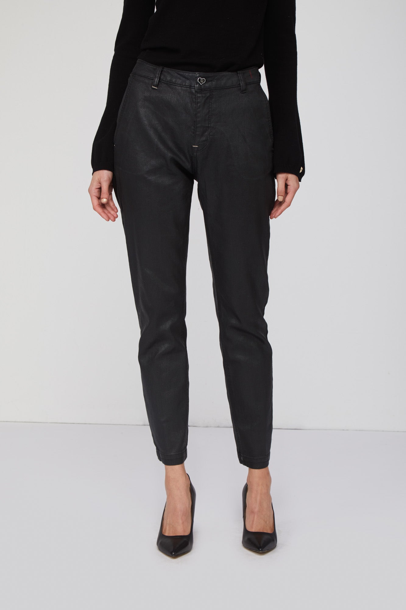 TWINSET Dunkle Jeans mit Herzknöpfen