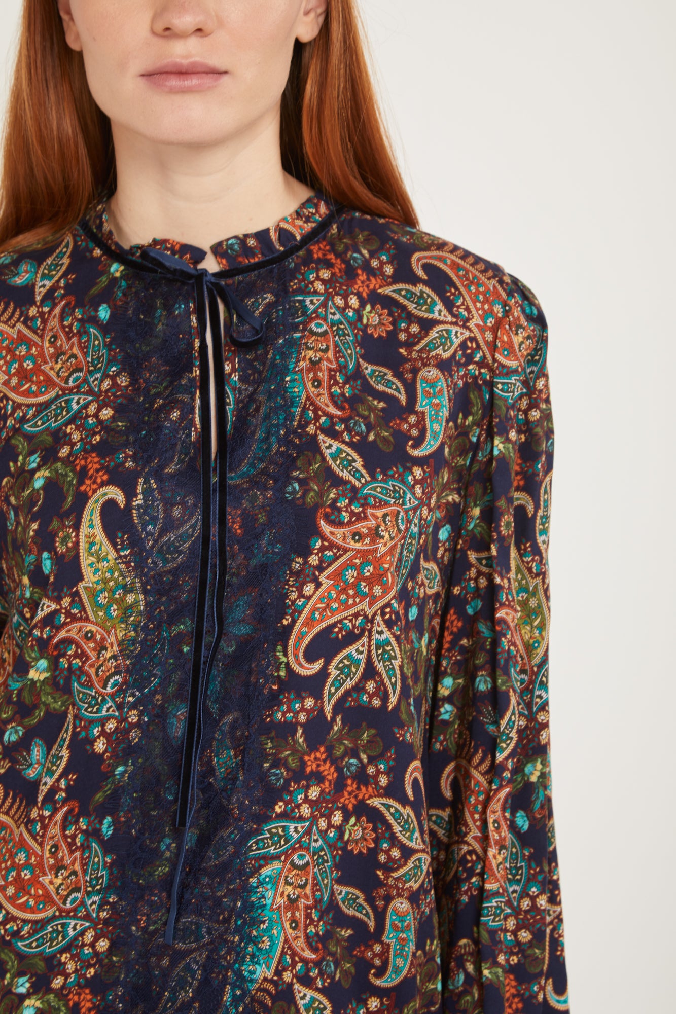 LIU-JO Bluse mit Paisley-Schleife