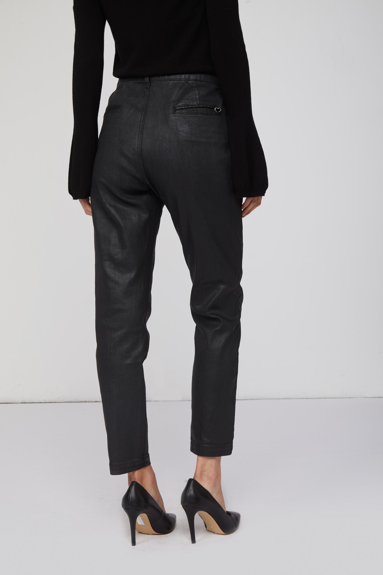 TWINSET Dunkle Jeans mit Herzknöpfen