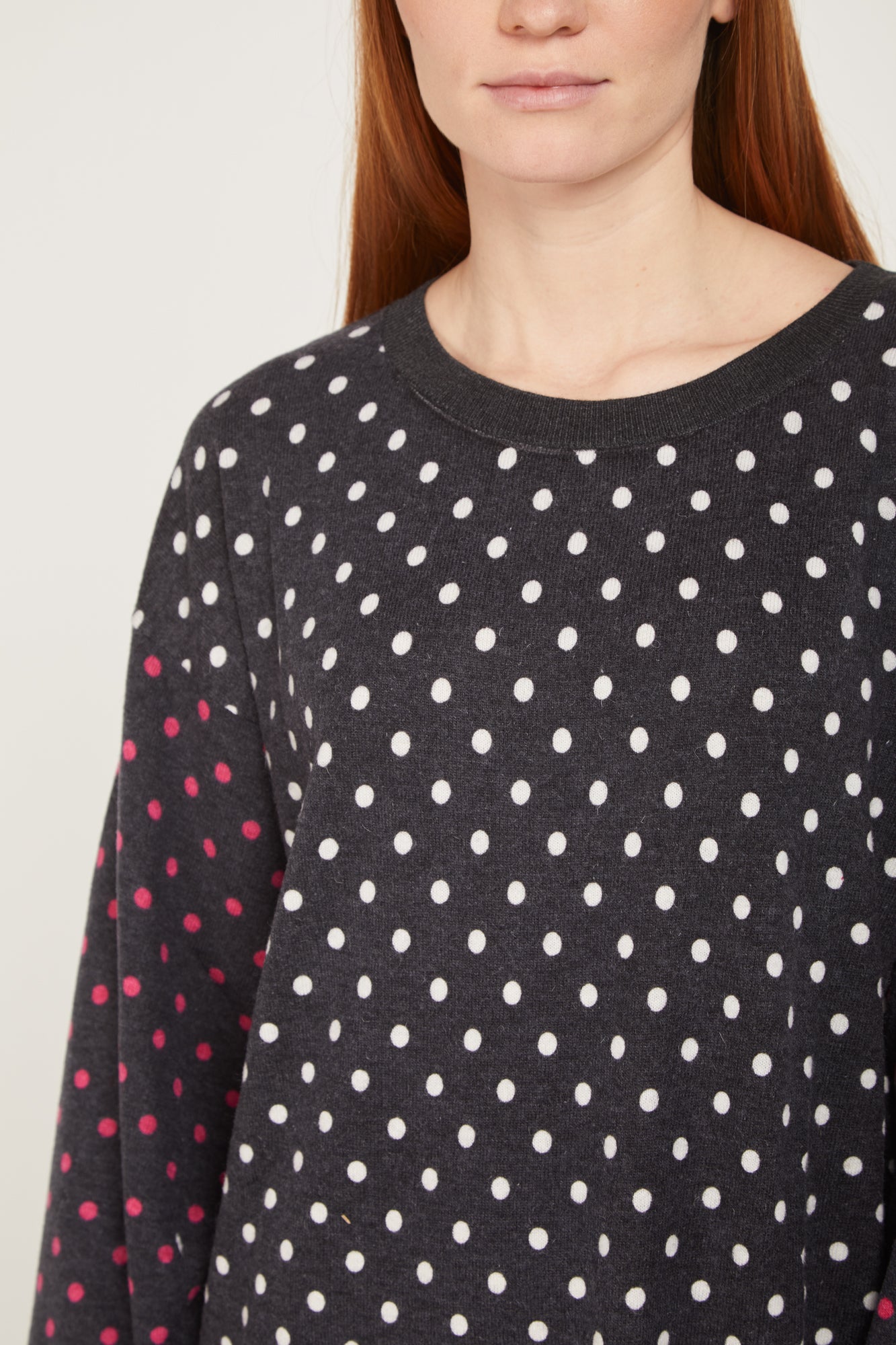 PRINCESSE LODO Schwarzer übergroßer Pullover Schwarz Weiße Tupfen