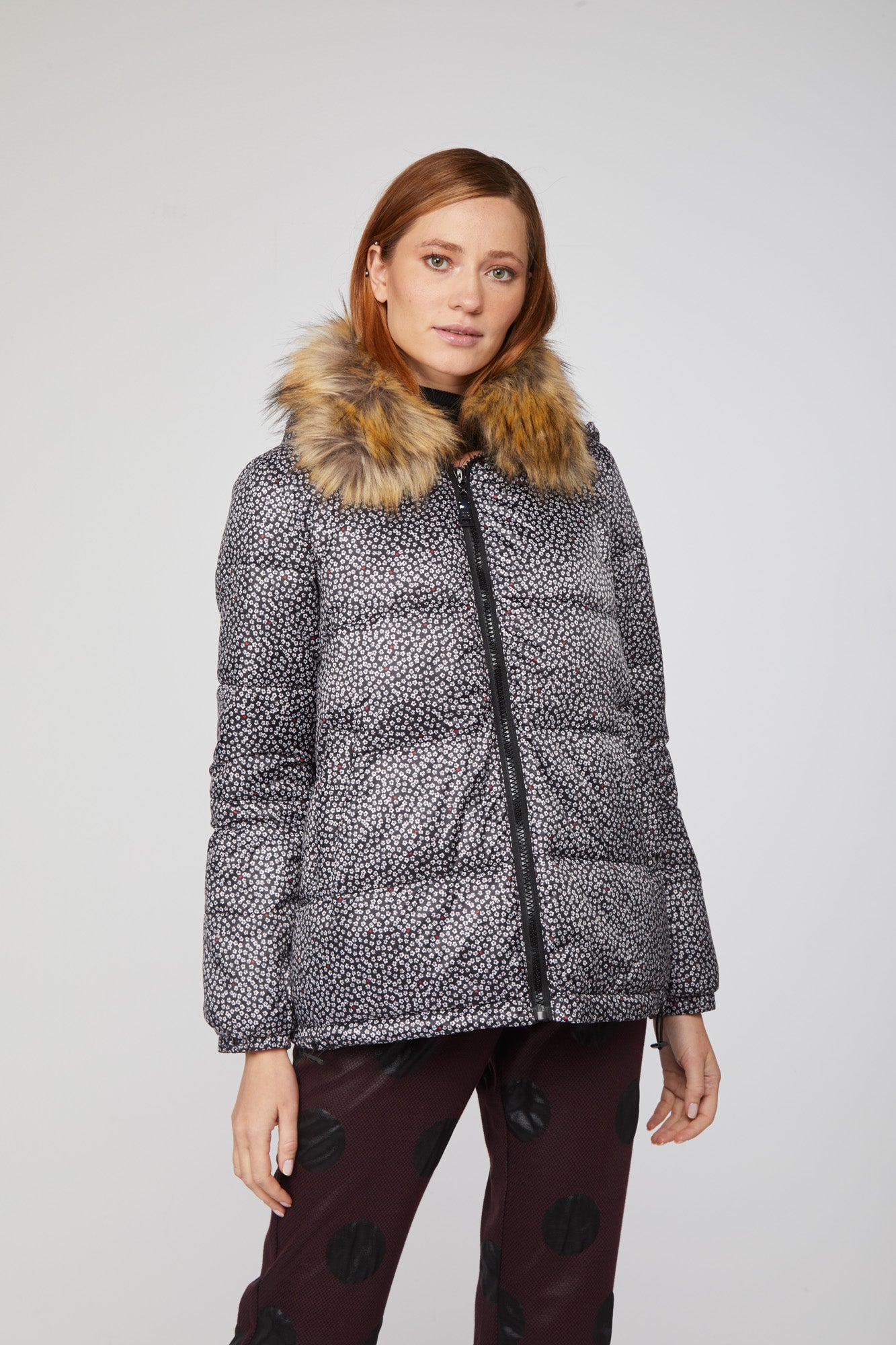 Grau TWINSET-Daunenjacke mit Mikroblumen-Print