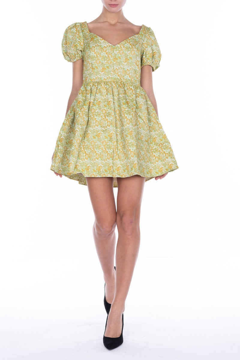 GLAMOURÖSES kurzes Kleid mit ockerfarbenen Blumen