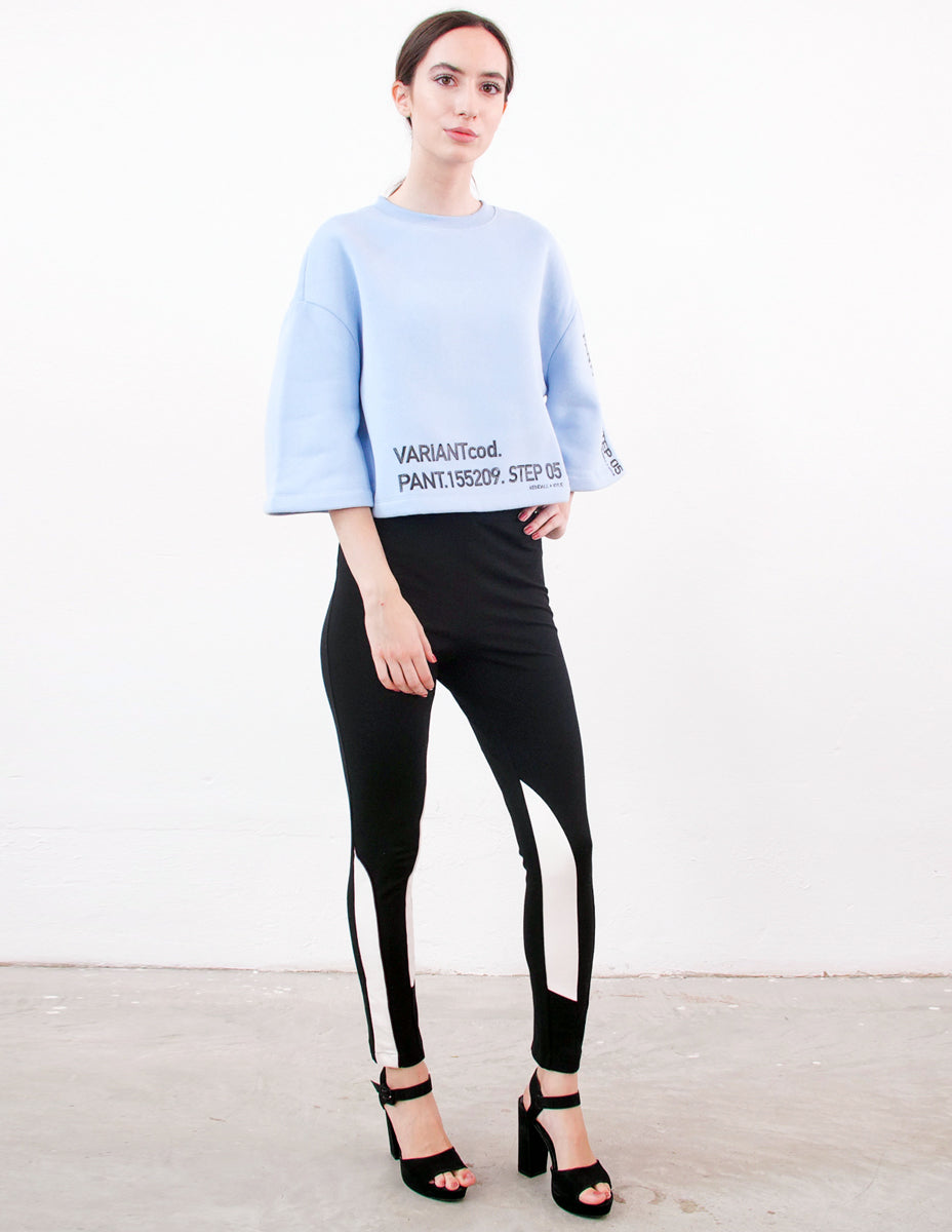 KENDALL AND KYLIE Hellblaues Crop-Sweatshirt mit weiten Ärmeln