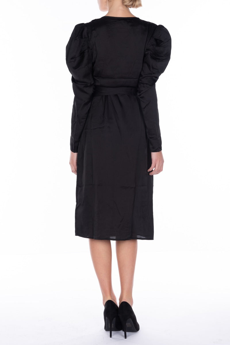 GLAMOURÖSES Kimonokleid aus Schwarz Satin