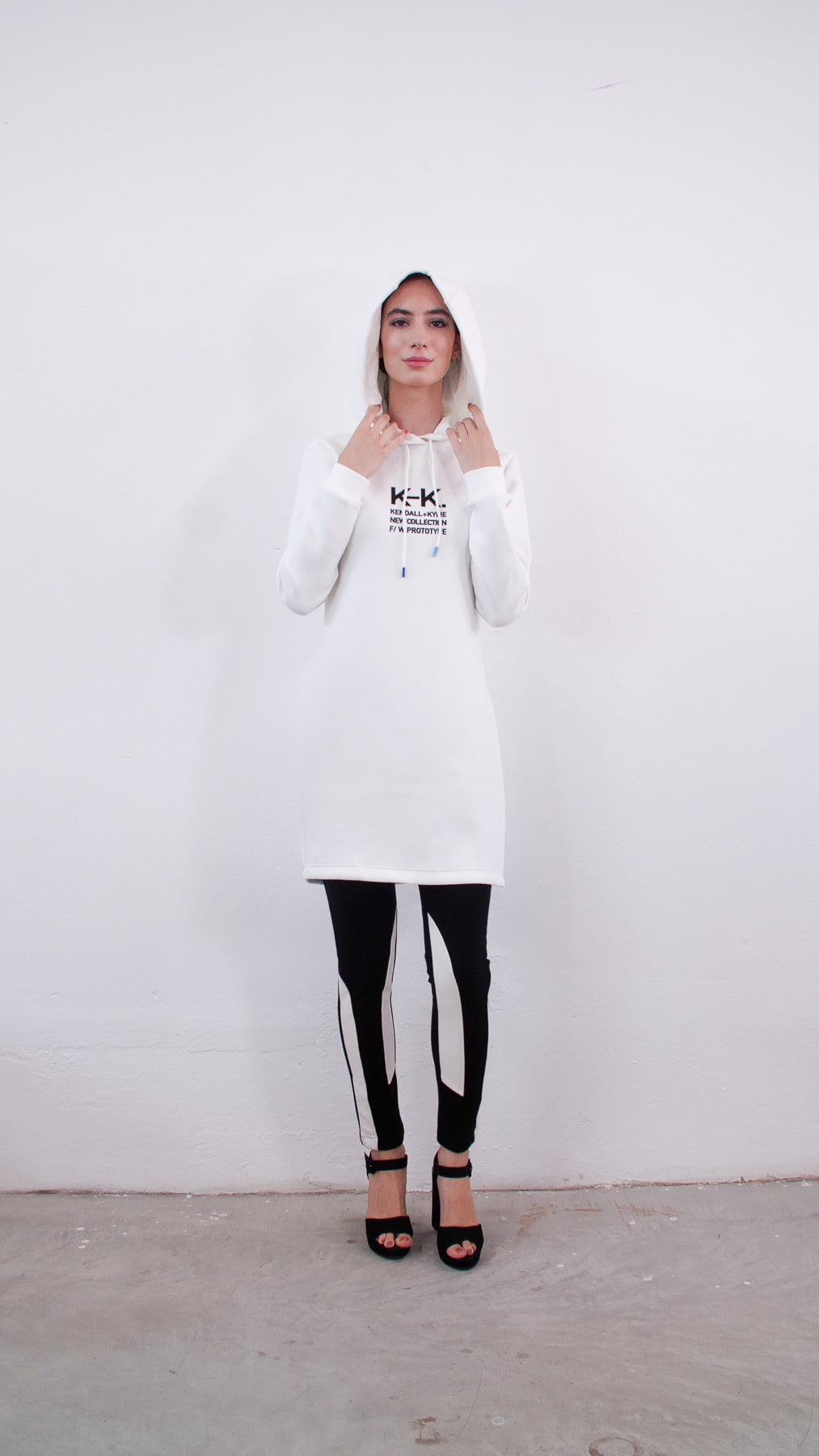 KENDALL AND KYLIE Langes Weiße Sweatshirt mit Seitenschlitz