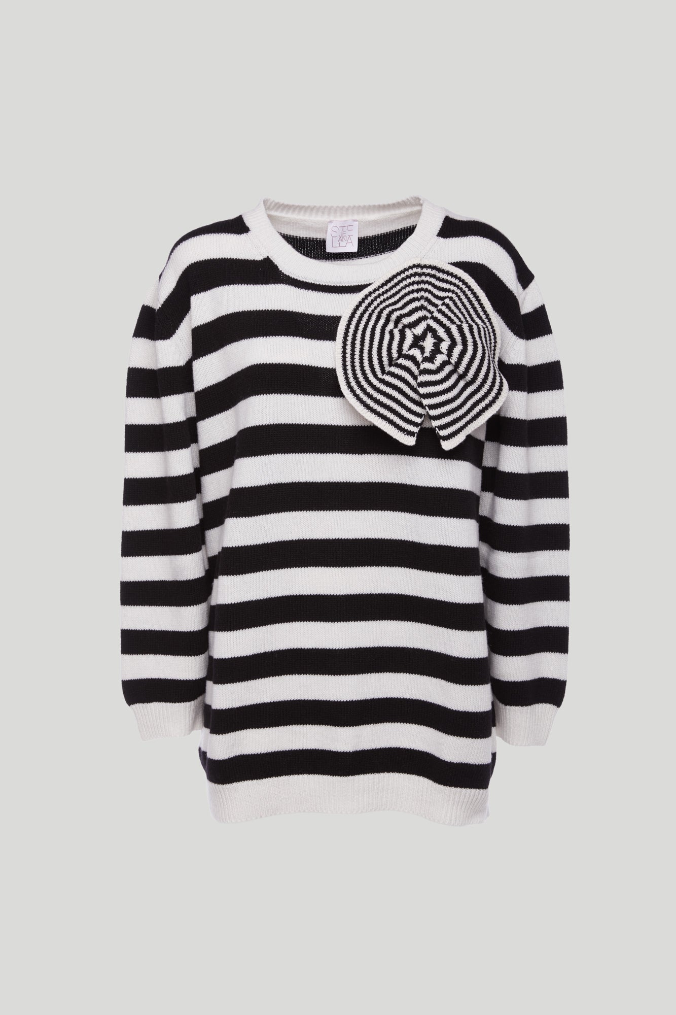 STELLA JEAN Weiße -weiß gestreifter, übergroßer Pullover mit Details