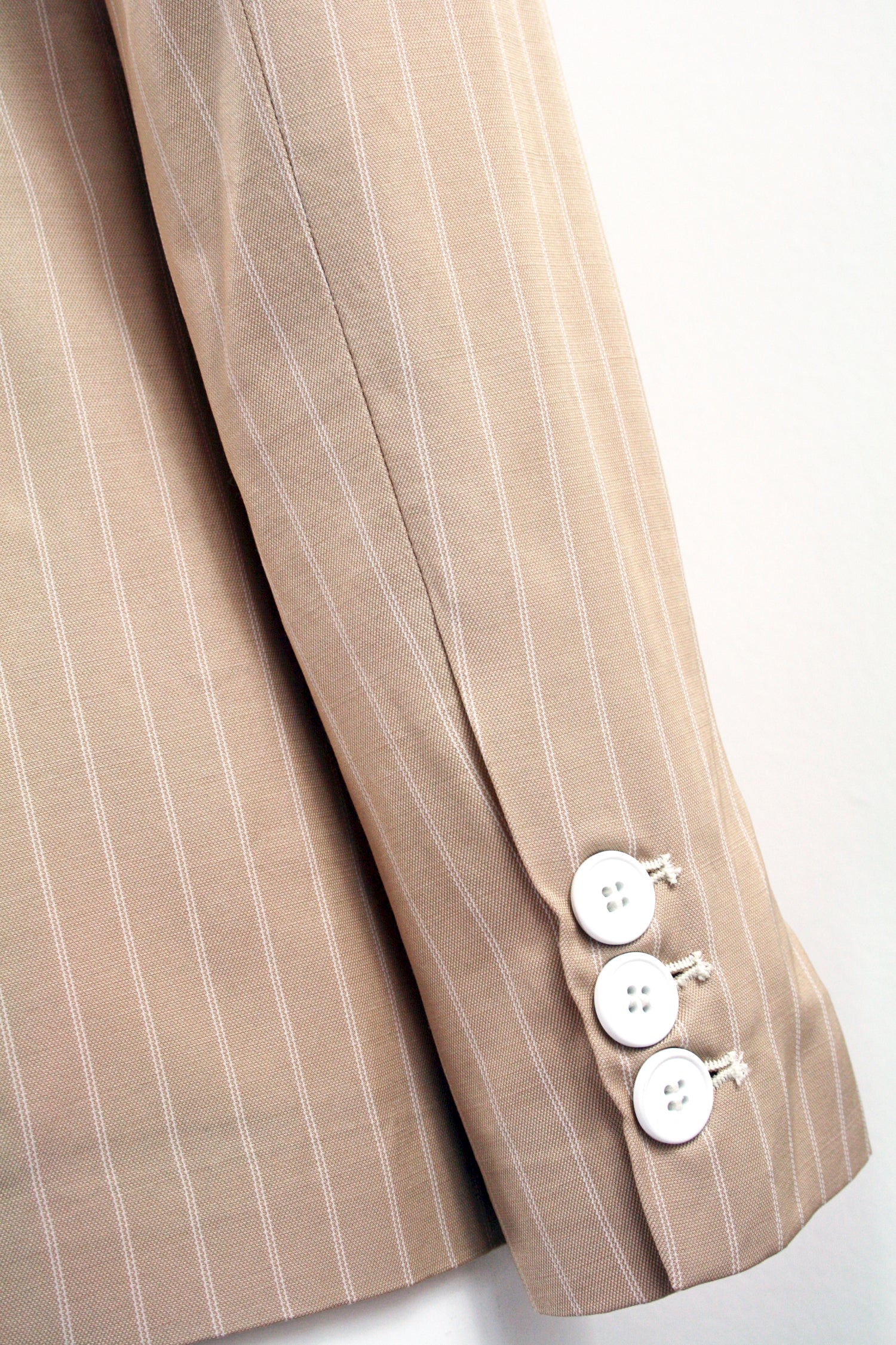 GIULIETTE BROWN Zweireihige Beige Nadelstreifenjacke