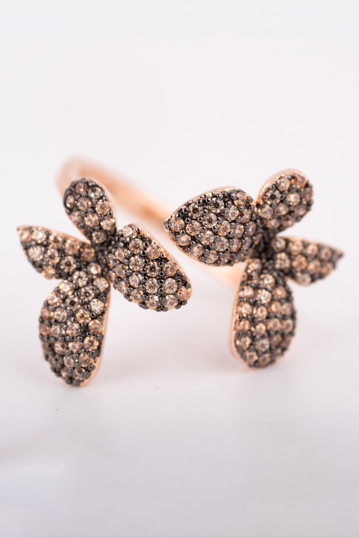 MELUSINA BIJOUX Doppelter Blumenring Champagner