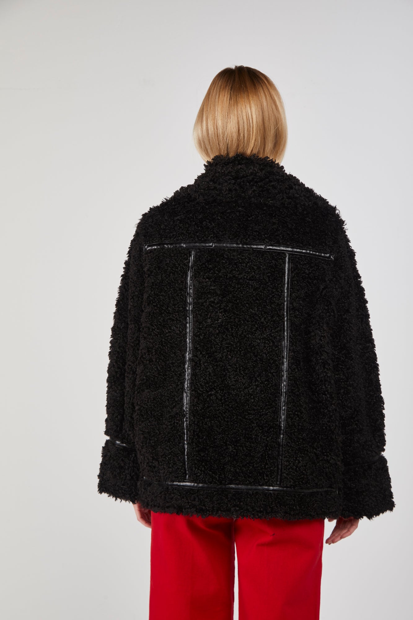 OOF WEAR Kurze Jacke aus Öko-Schaffell