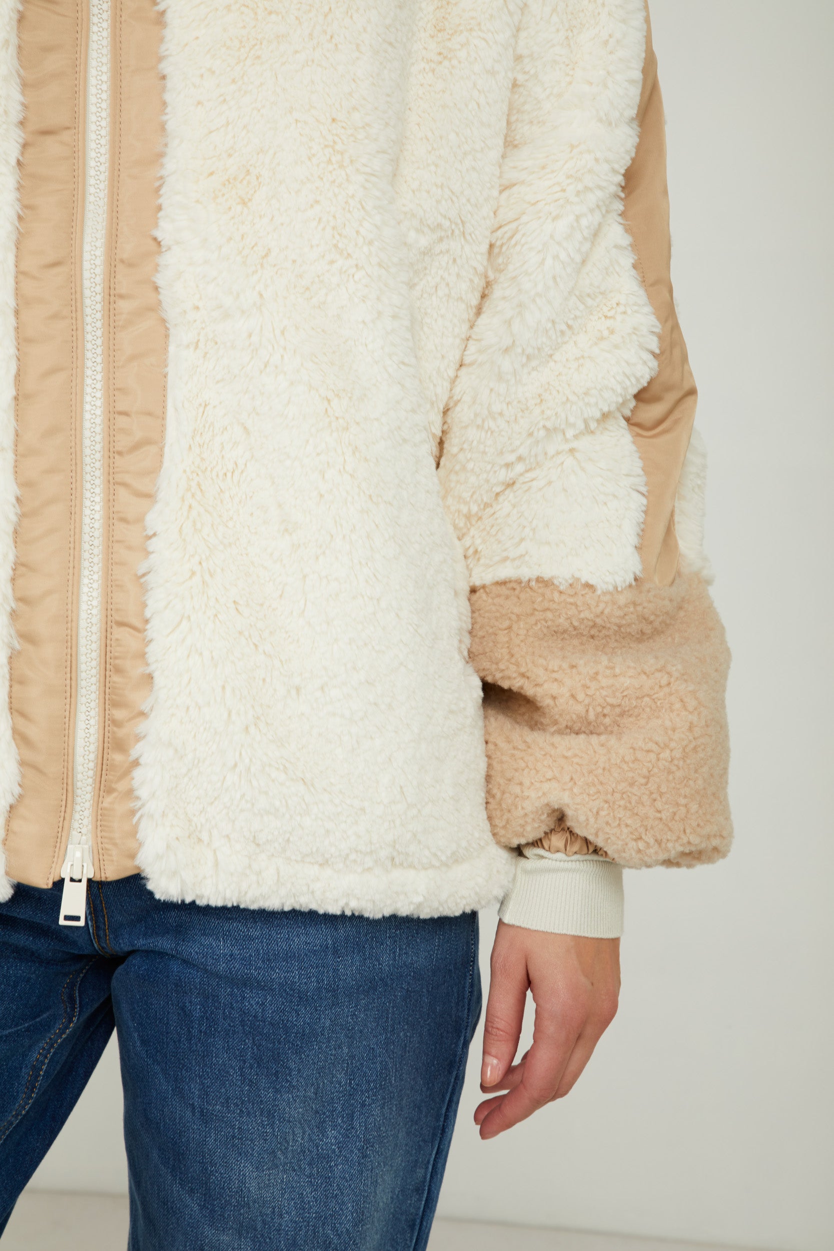 OOF WEAR Weiße kurze Jacke