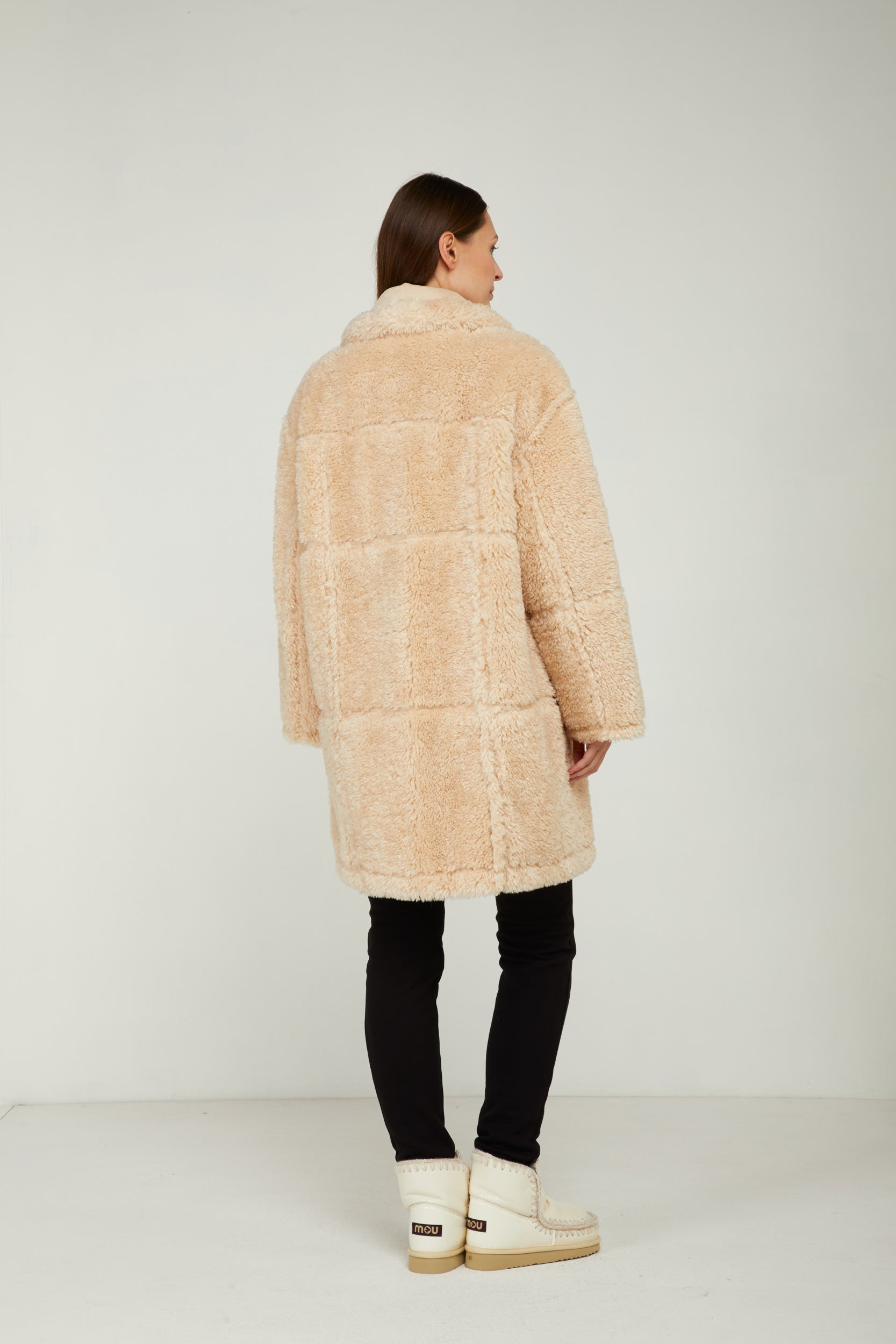 STAND STUDIO Samira Sandmantel