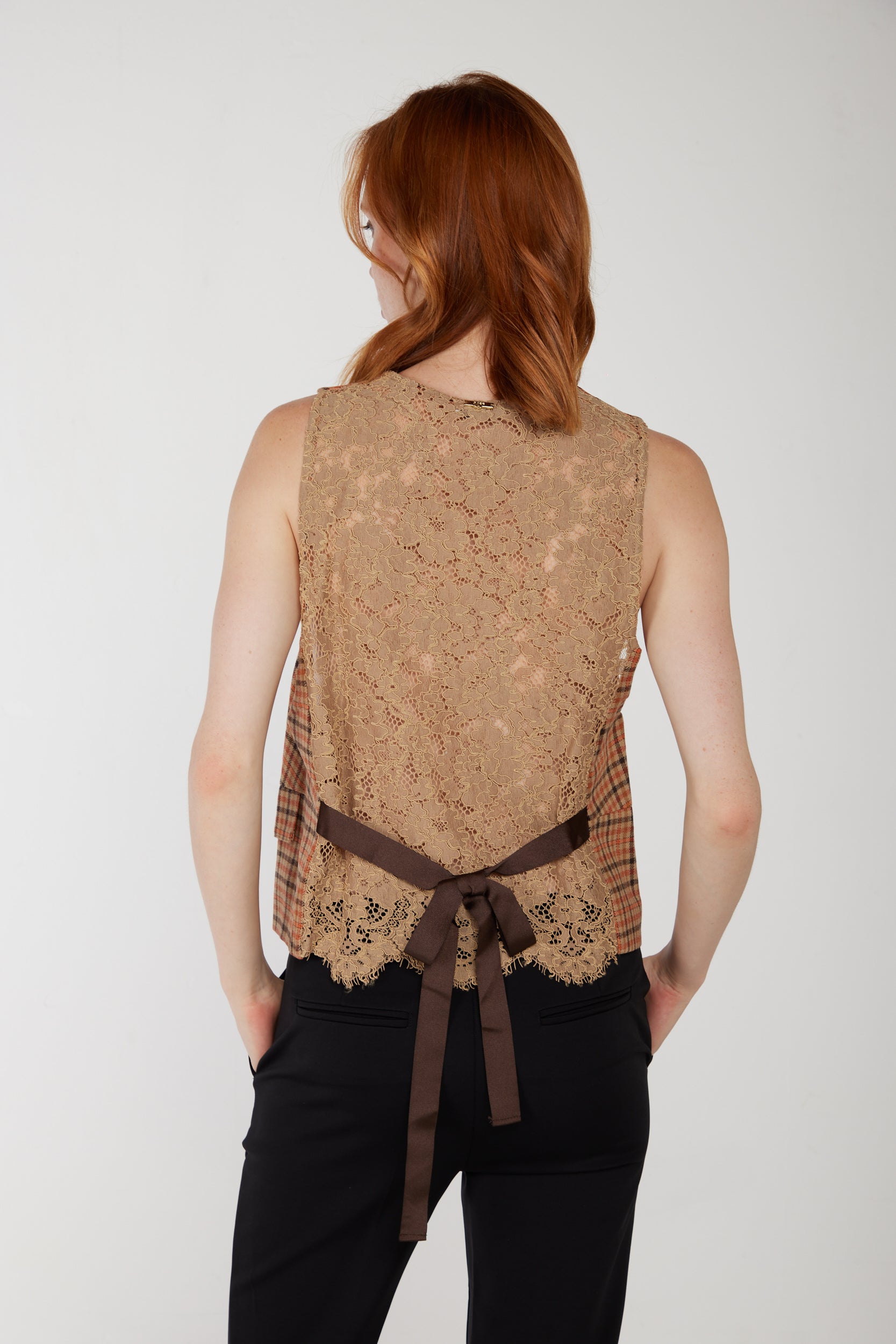 TWINSET-Weste mit Makramee-Spitze?