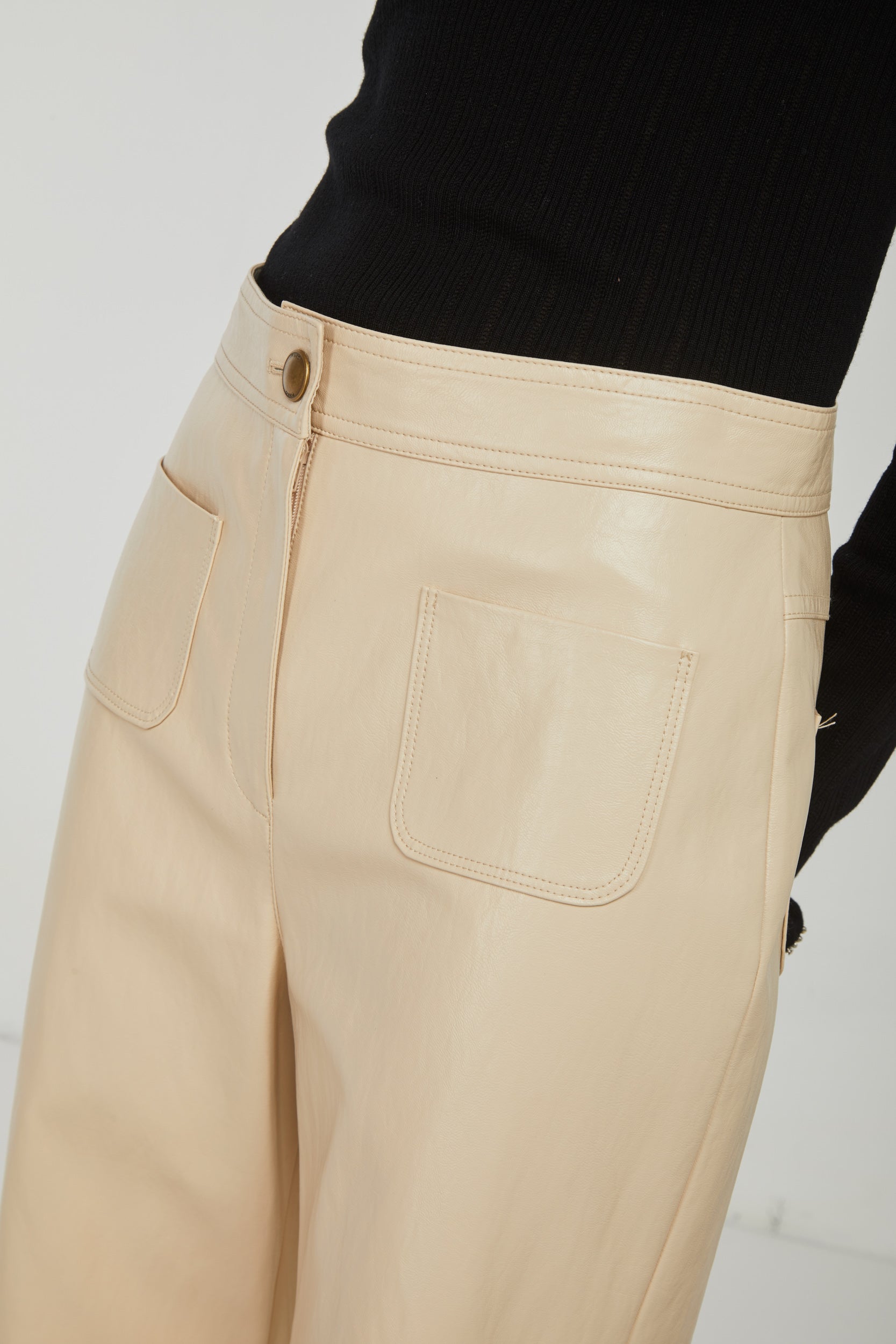 PINKO Beige Schlaghose aus Kunstleder