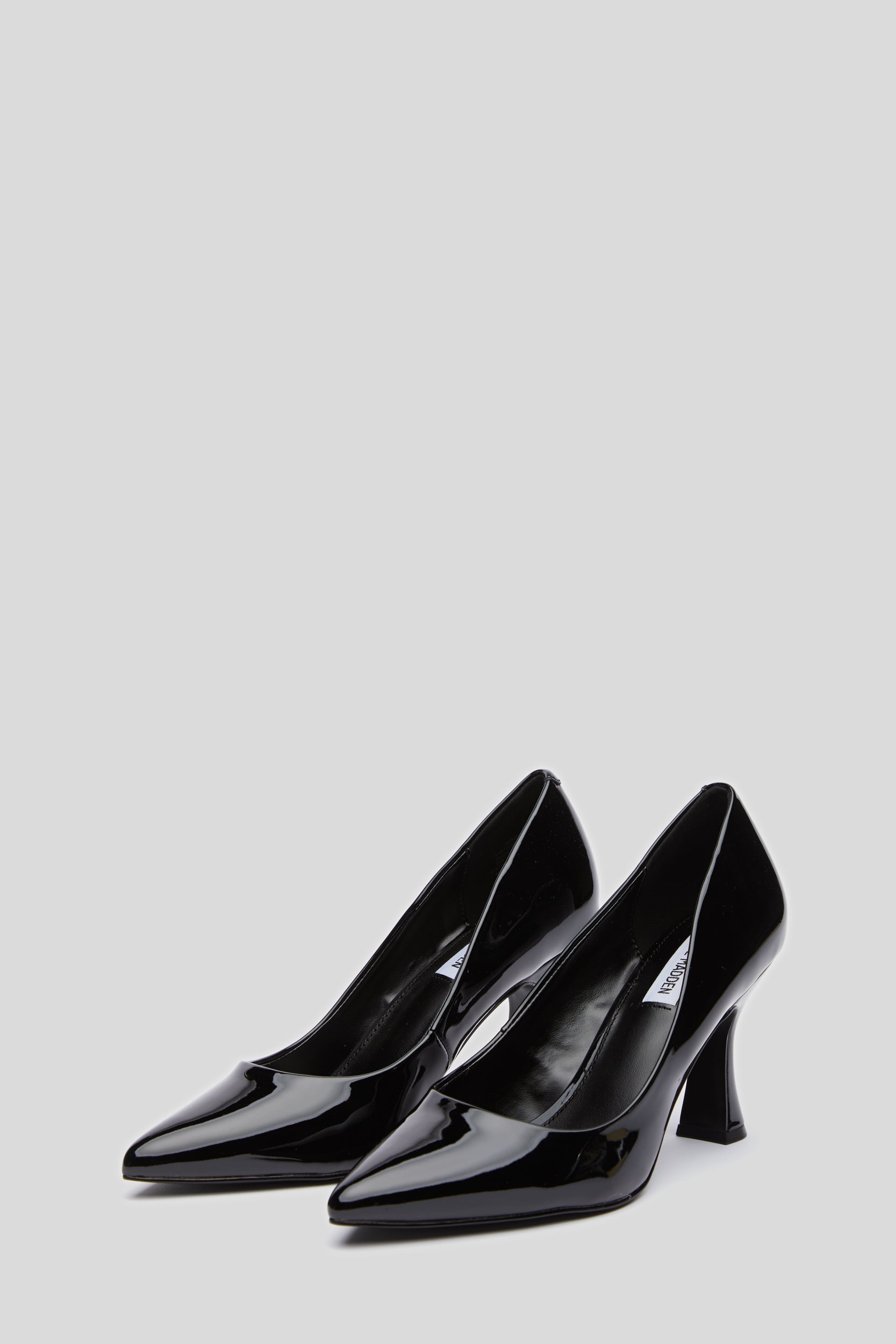 Schwarze Notar-Pumps aus Lackleder von STEVE MADDEN