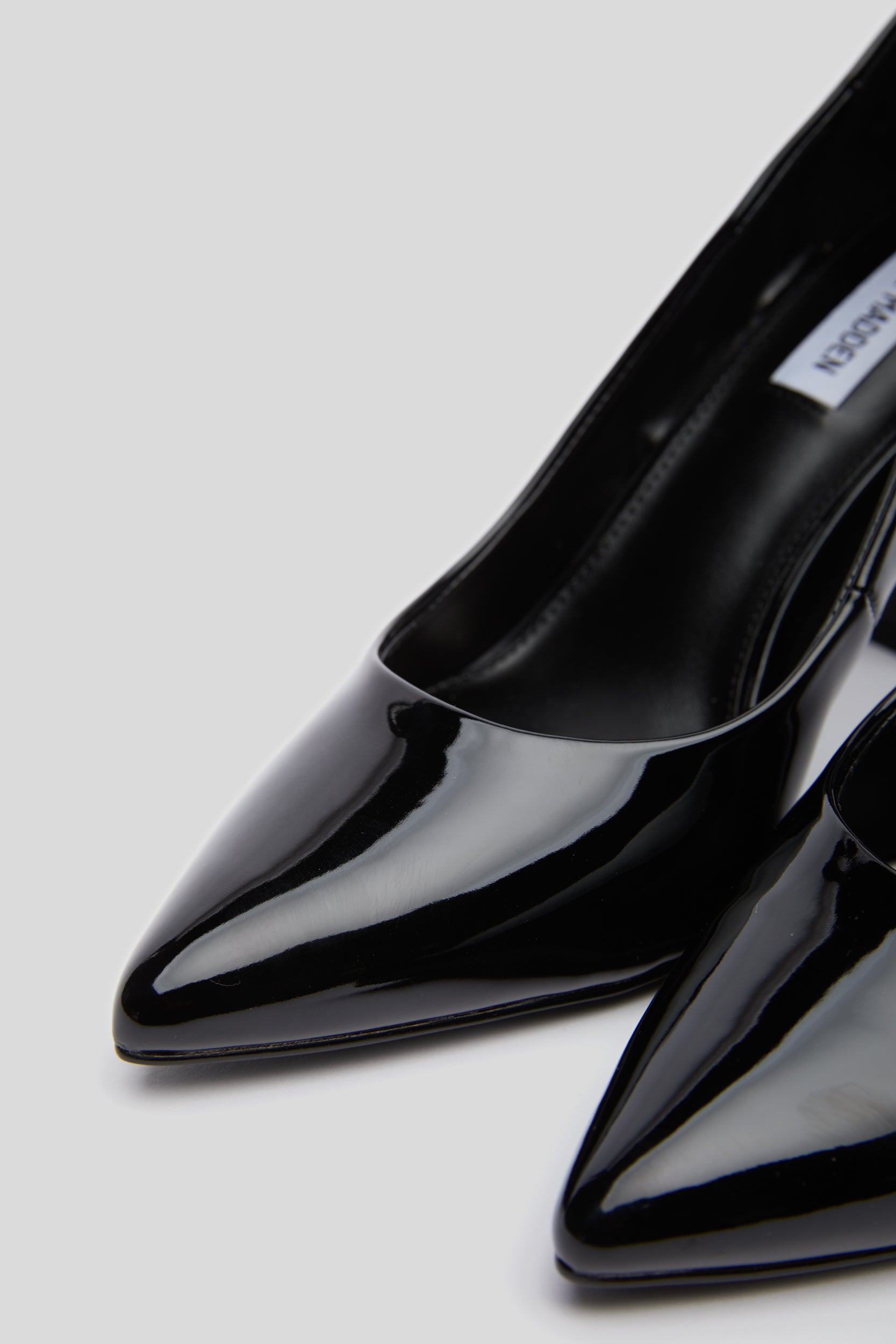 Schwarze Notar-Pumps aus Lackleder von STEVE MADDEN