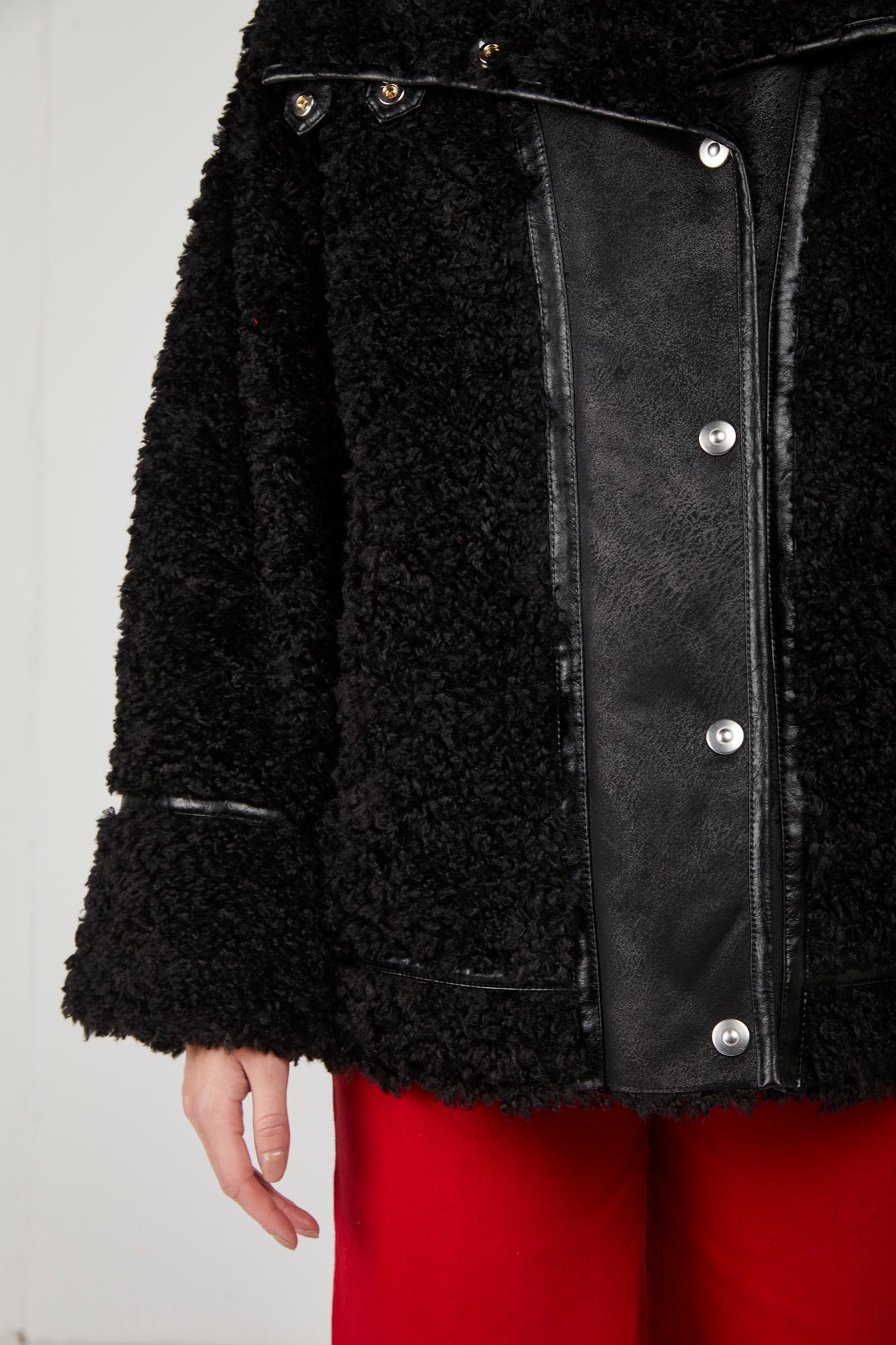 OOF WEAR Kurze Jacke aus Öko-Schaffell