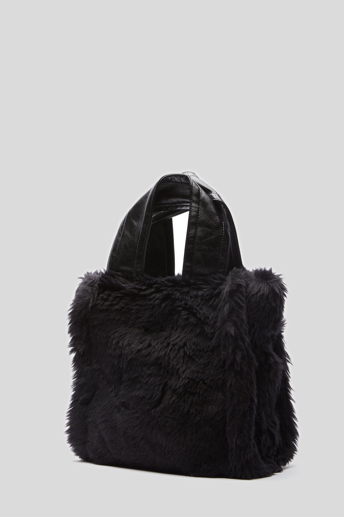 STAND STUDIO Lucille Tasche aus Schwarz Ökofell