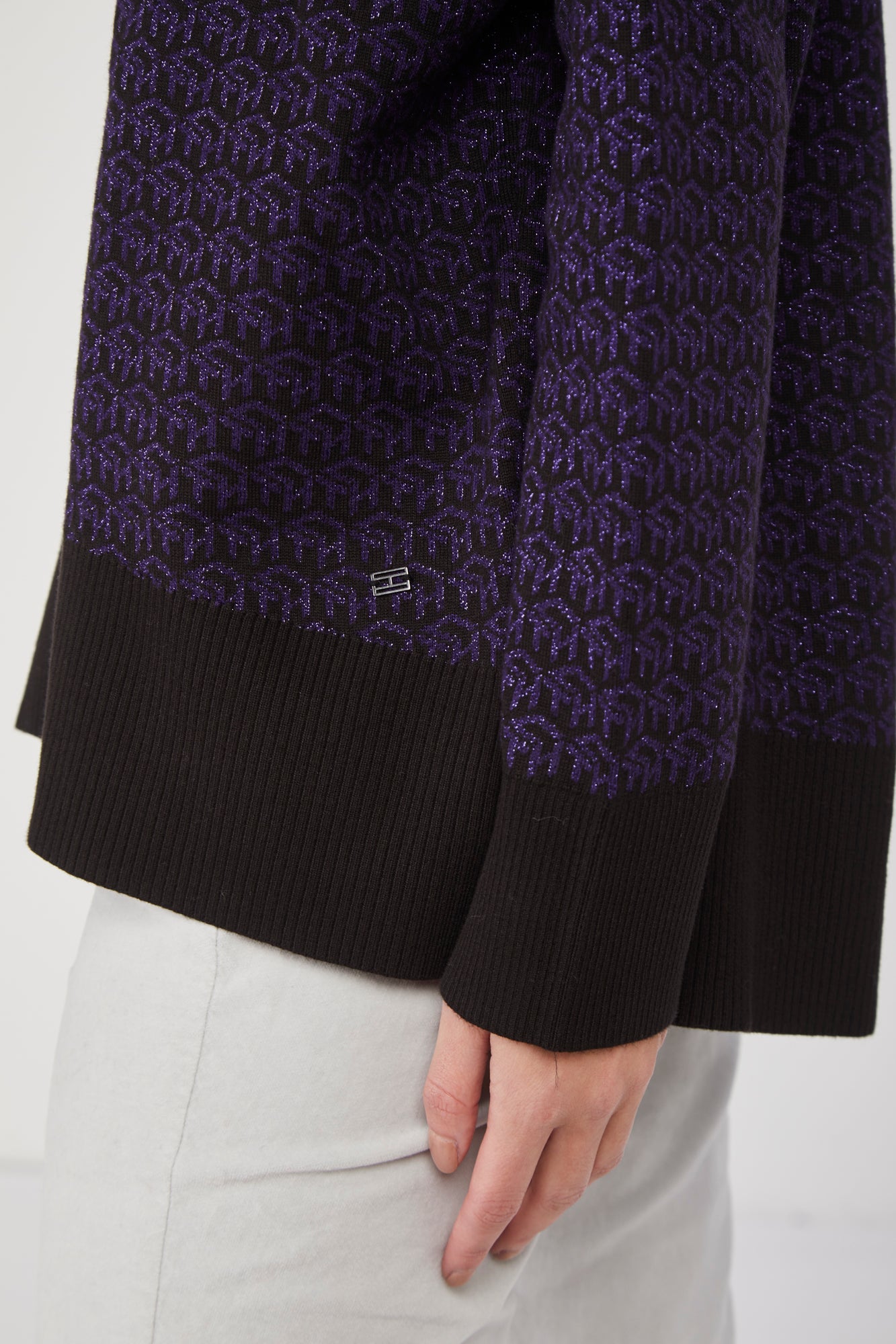 TOMMY HILFIGER Schwarz Rollkragenpullover mit Glitzermonogramm