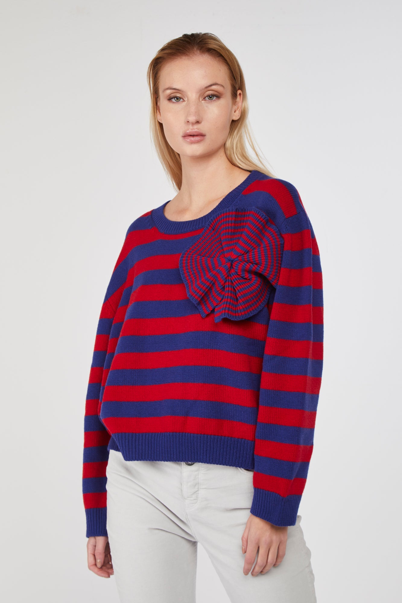 STELLA JEAN Blau - Rote gestreifter Pullover mit Details