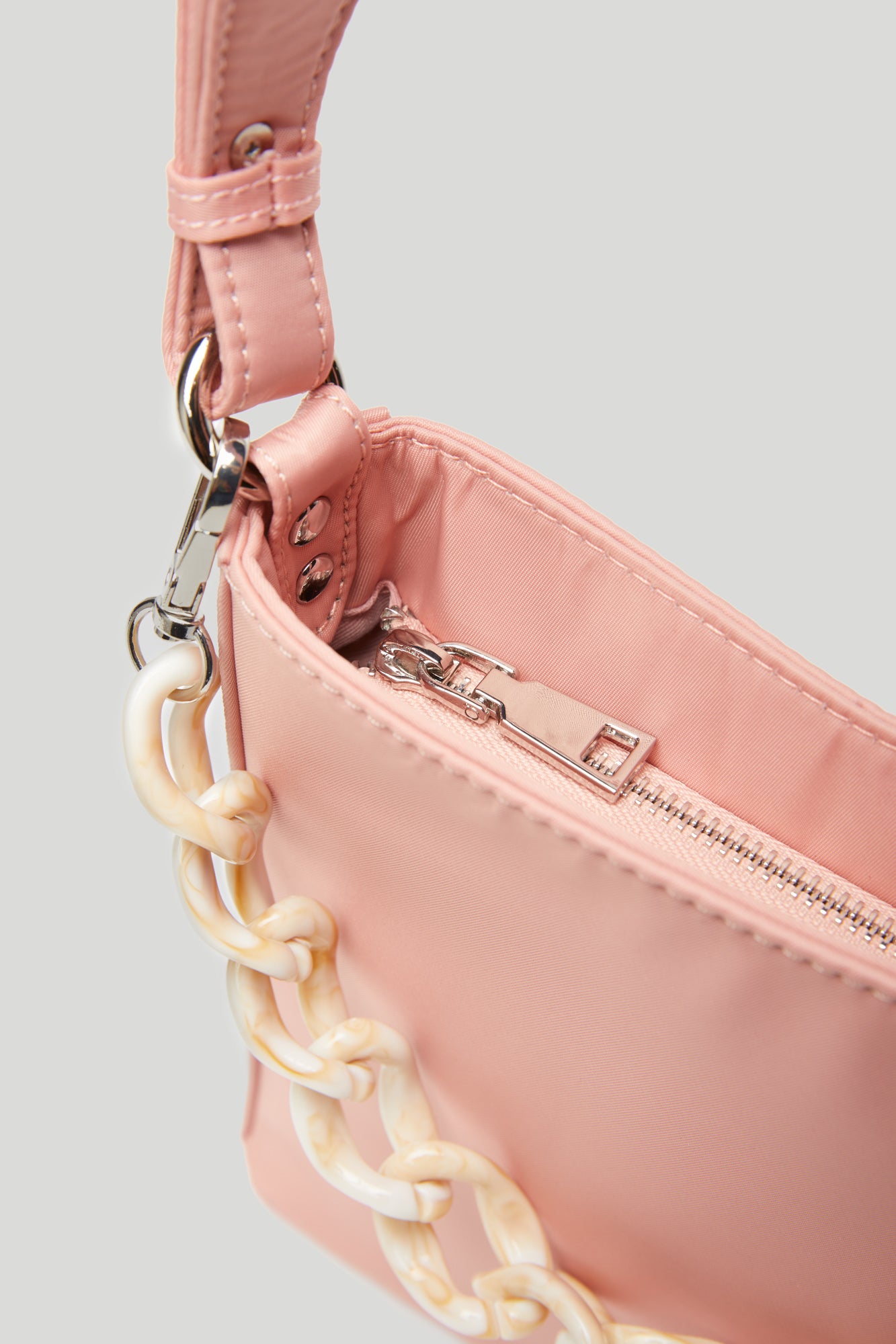 HVISK Amble Tasche aus Rose recyceltem Nylon