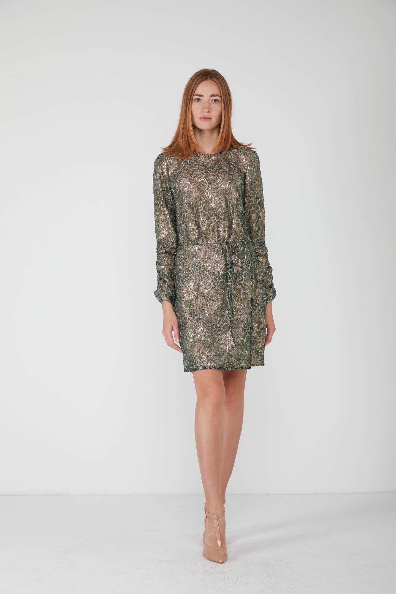 ALESSIA SANTI Kurzes goldenes Kleid mit Blumenapplikationen