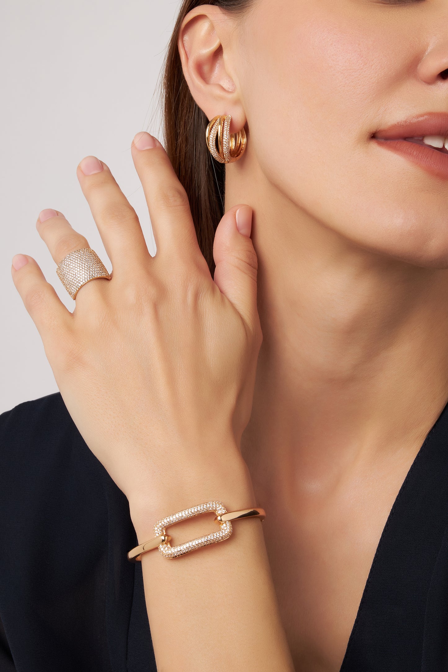 MELUSINA BIJOUX Goldfarbene geflochtene Drahtohrringe