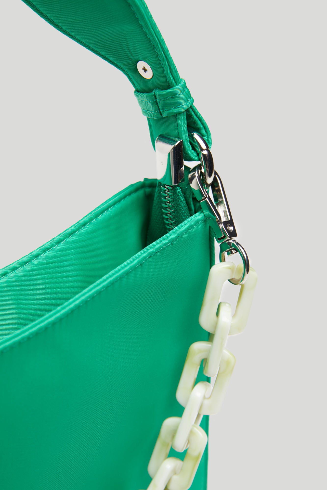 HVISK Amble Bag aus grünem recyceltem Nylon