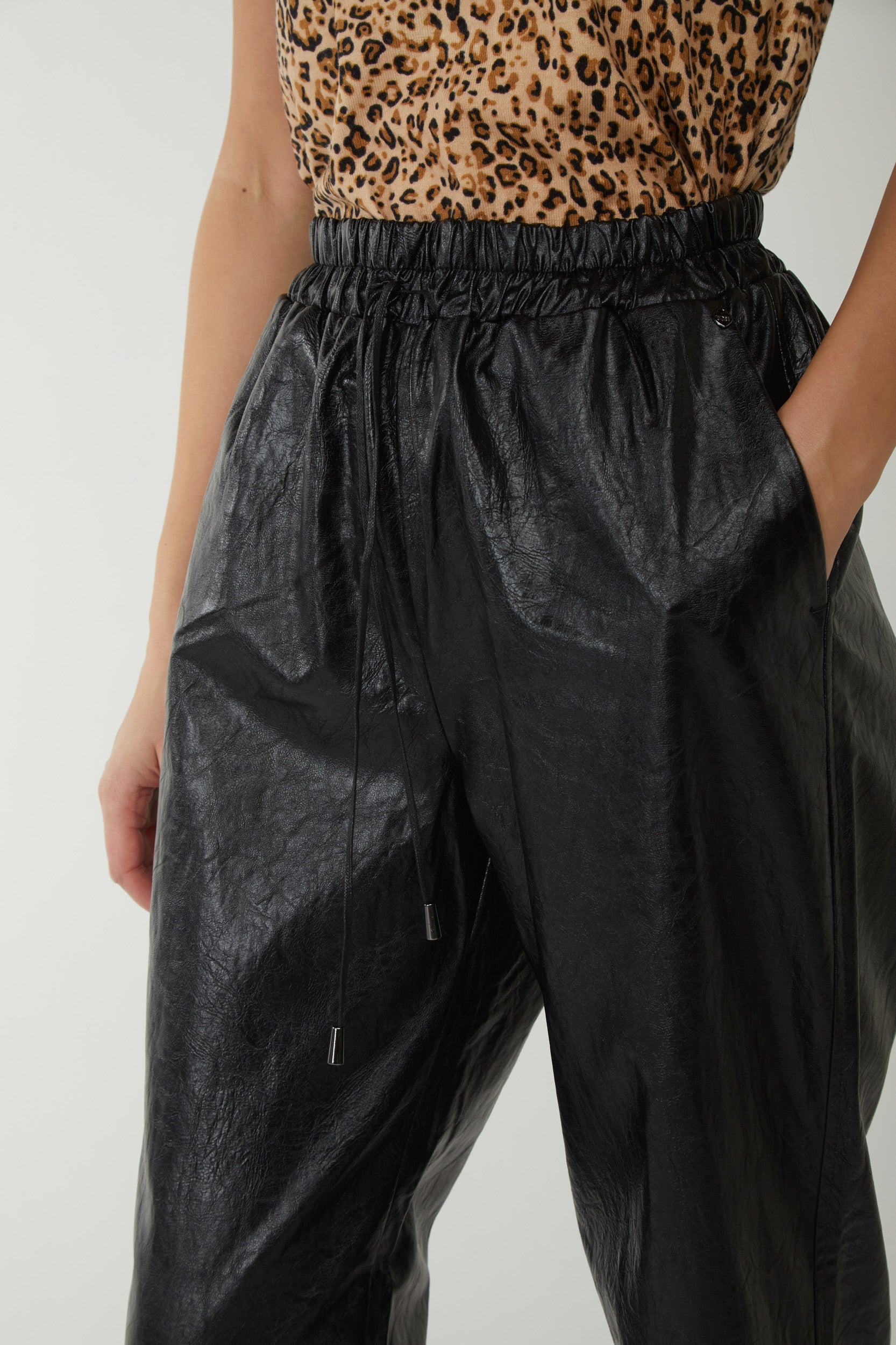 TWINSET Hose aus schwarzem Kunstleder